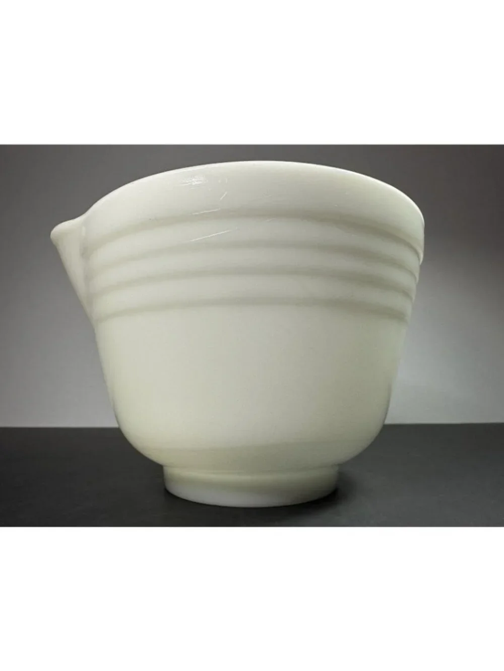 PYREX White Milk Glass Hamilton Beach Ribbed Mixing Bowl #4 W/Spout 1 QT